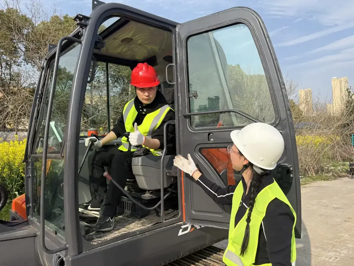 Rental fleet — used wheeled excavator export
