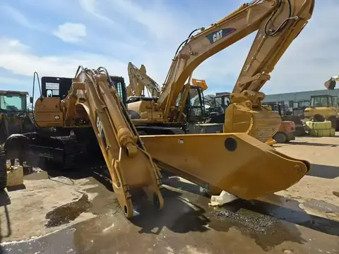 Loading and shipping used excavators from China