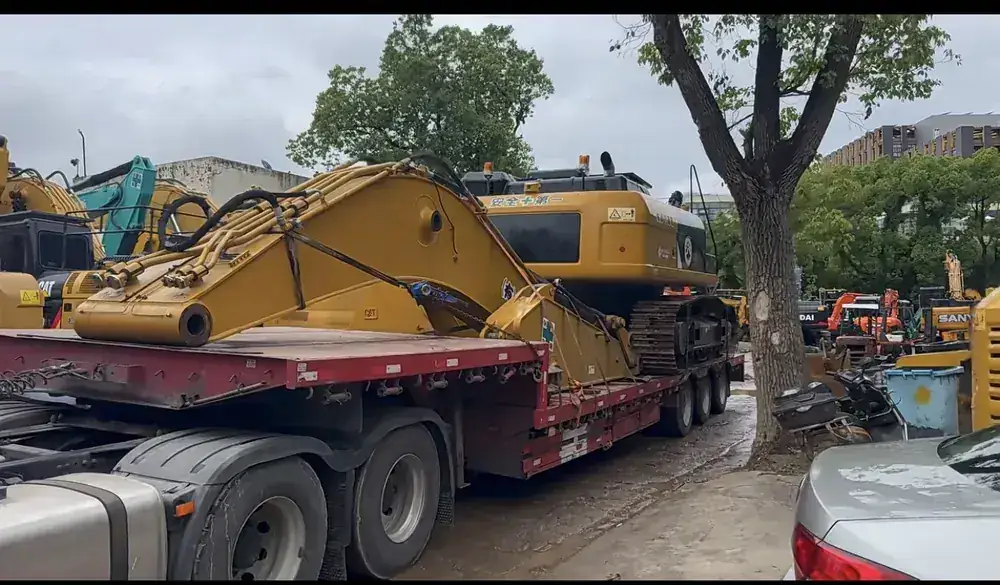 Used wheeled excavators at the Hefei yard