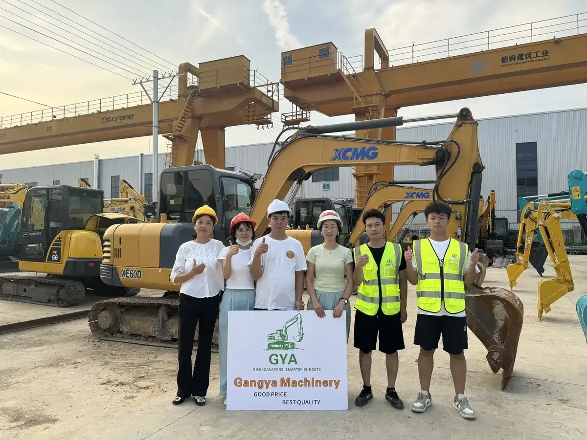 The Anhui Gangya team at the Hefei yard